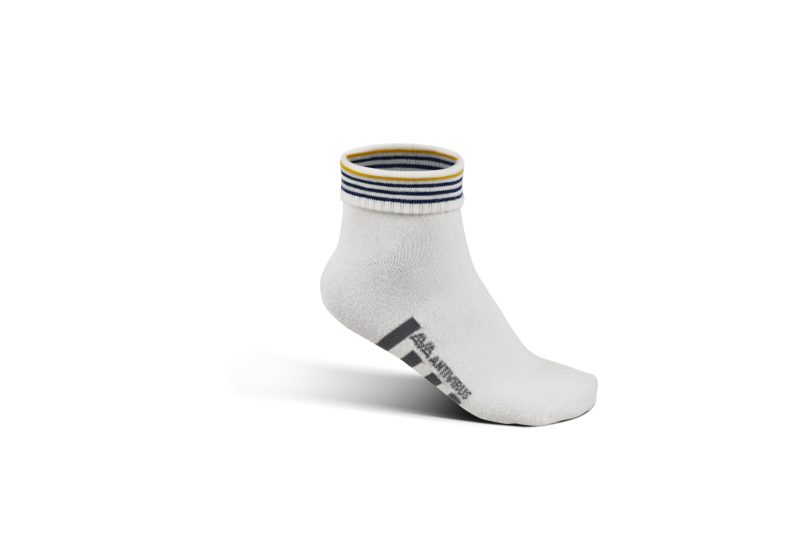 ถุงเท้ากีฬาลดกลิ่นอับ ถุงเท้าลดกลิ่นเหม็น ถุงเท้ายับยั้งเชื้อโรค (Zinc Oxide Nano Sport Socks) - Candycando  - Zinc Oxide Nano